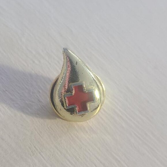 Red Cross Blood Drive Donor Vintage Lapel Pin - Picture 1 of 5